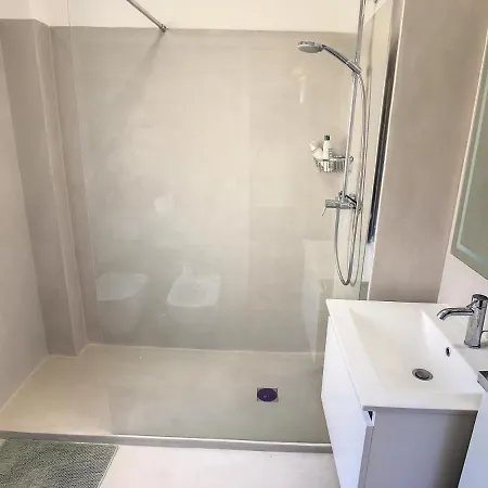 2 Bedroom, 2 Bathrooms Suquet With Sea View 314 * Cannes
